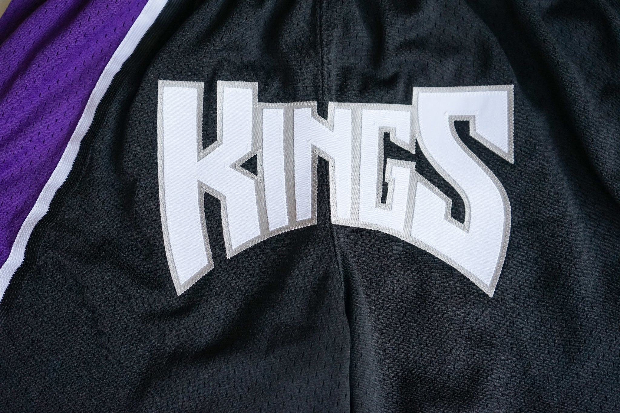 Custom Mitchell & Ness Sacramento Kings 2000-2001 "KINGS" Swingman Shorts