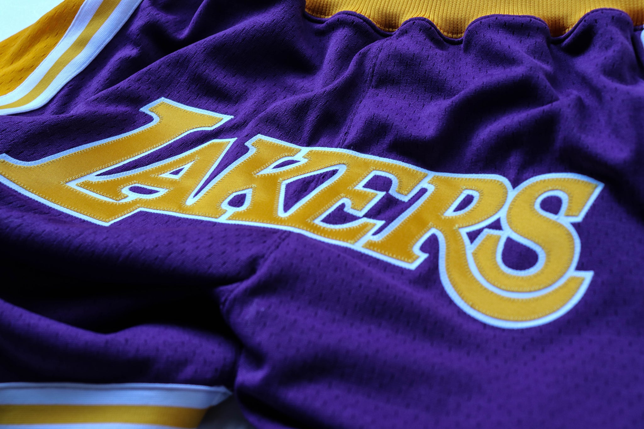 Custom Mitchell & Ness Los Angeles Lakers 1996-1997 "LAKERS" Shorts (Away)