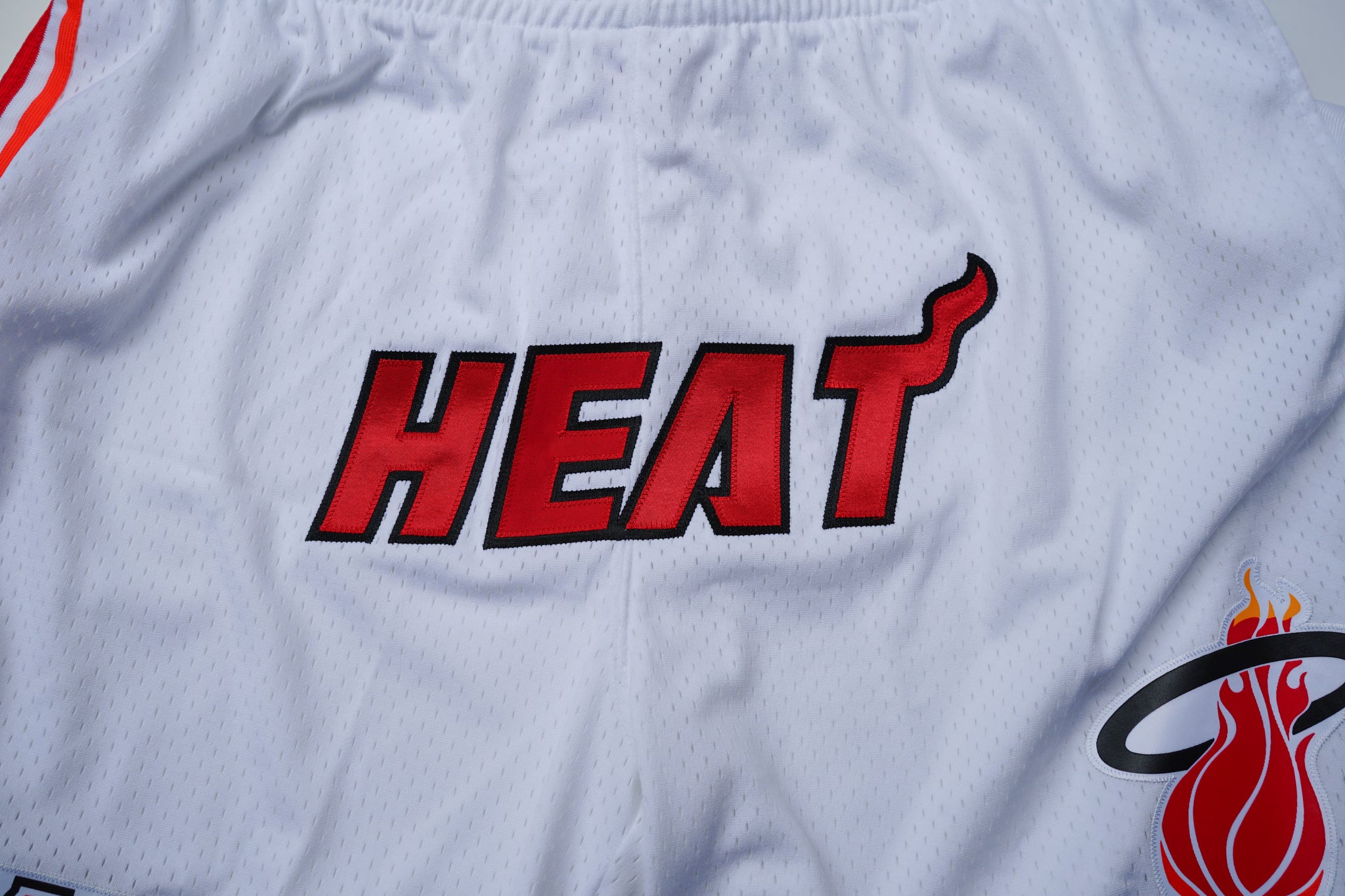 Custom Mitchell & Ness Miami Heat 1996-1997 "HEAT" Swingman Shorts (White)